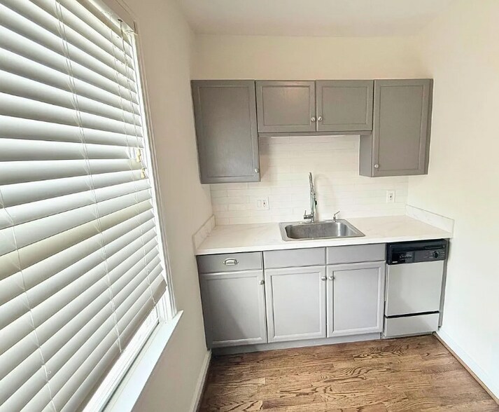 Building Photo - 1023 W Gardner St