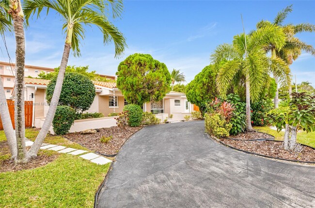 Building Photo - 1960 Coral Reef Dr