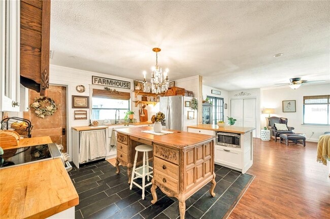 Building Photo - 16084 Stur St