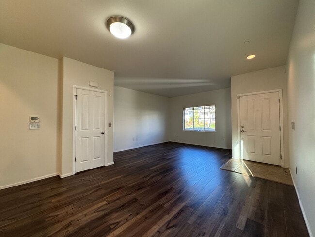 Building Photo - 2 Bed, 3 Bath in Cordata Neighborhood