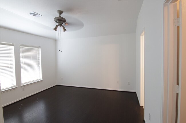 Building Photo - 25118 Hazel Ranch Dr