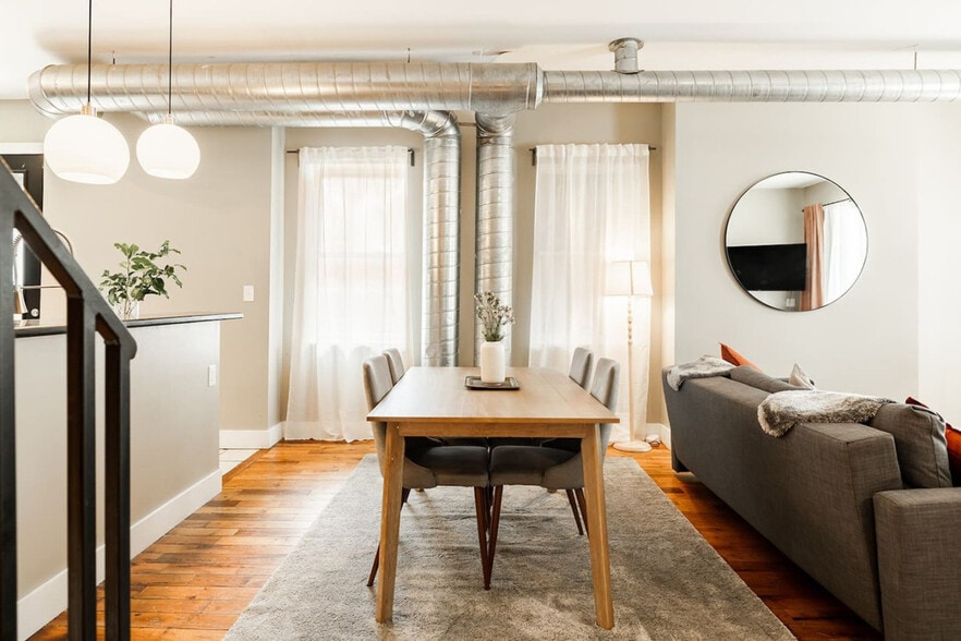 Building Photo - 1304 Broadway-SI ID1056129P