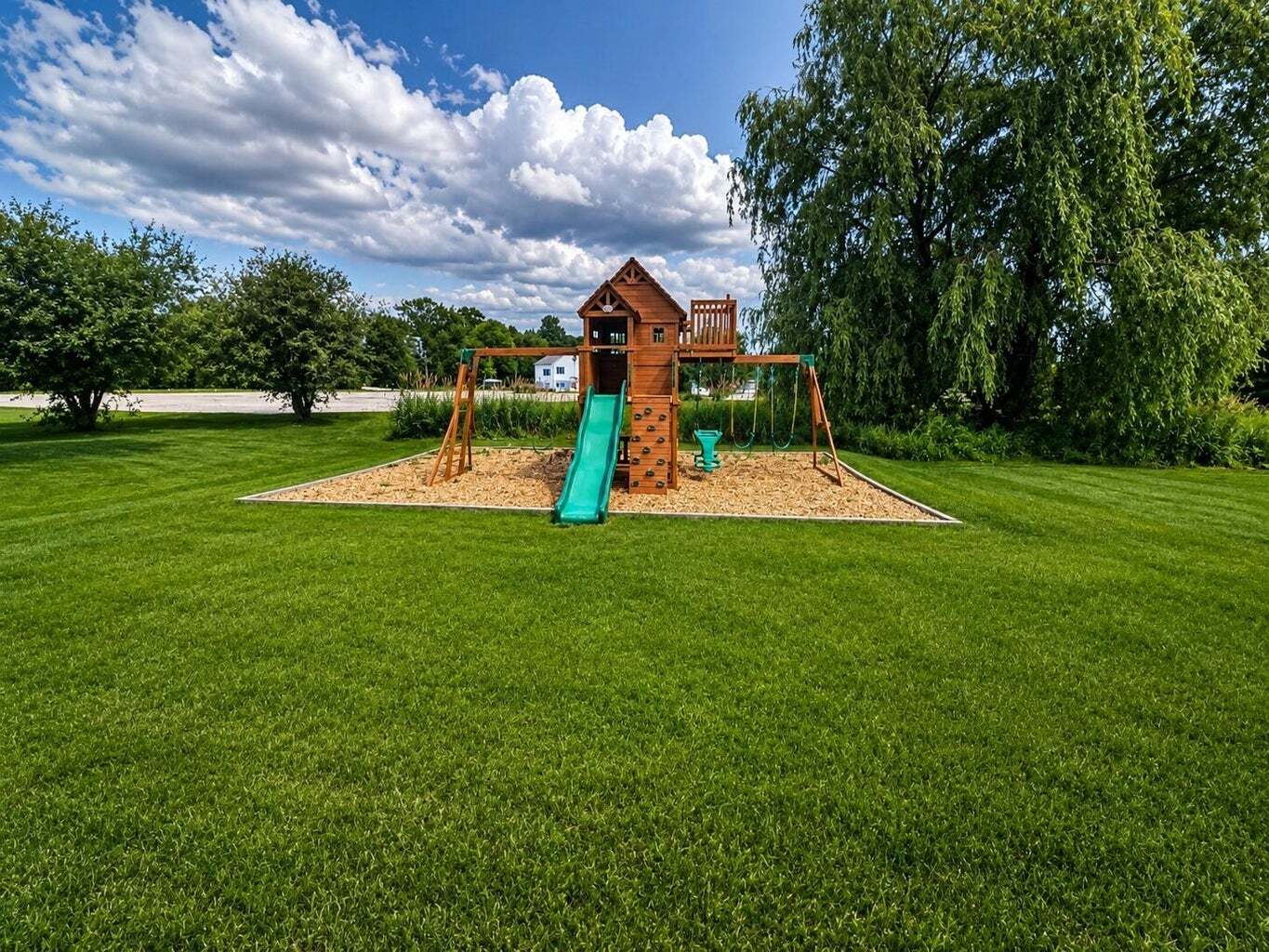 Play Structure - 5 Horseshoe Ln