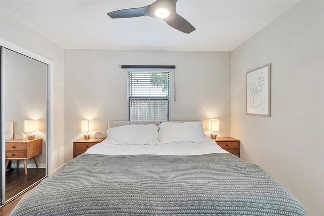 Building Photo - 1715 W St Johns Ave