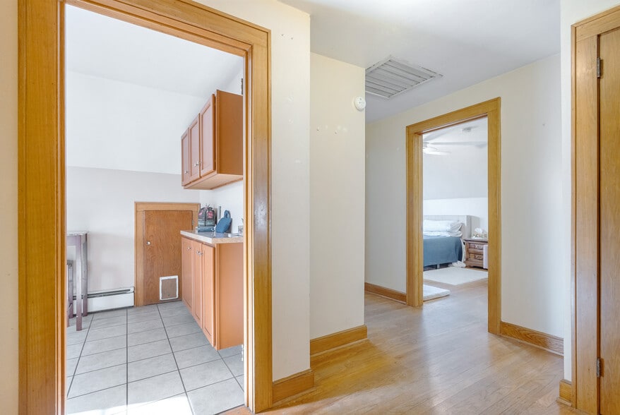 Building Photo - 302 S Brooks St