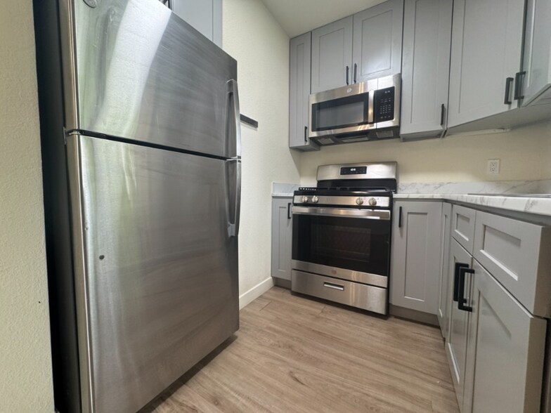 Building Photo - 1624 Banyan Dr