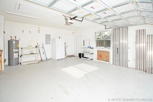 Building Photo - 896 Rose Ct