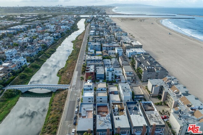 Building Photo - 29 Lighthouse St