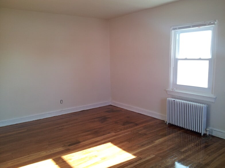 Building Photo - 220 Allison St NW