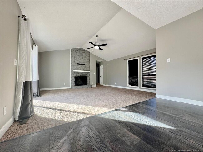 Building Photo - 741 Maxine St