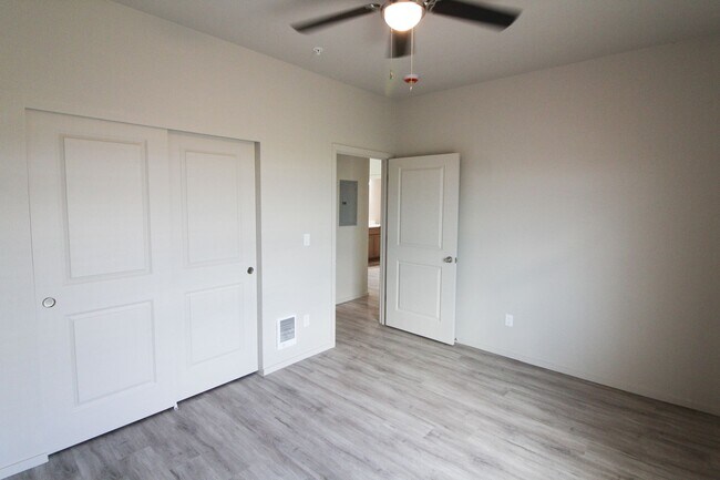Building Photo - Sandhill Apartments
