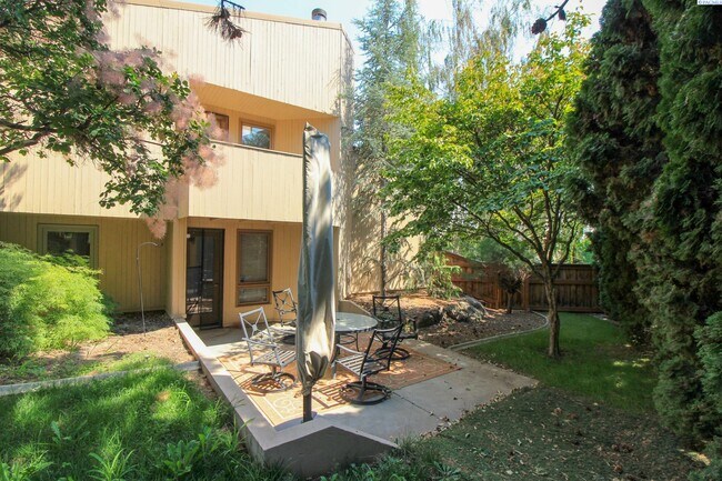 Building Photo - 4 Bed/2 Bath + an Office Richland House