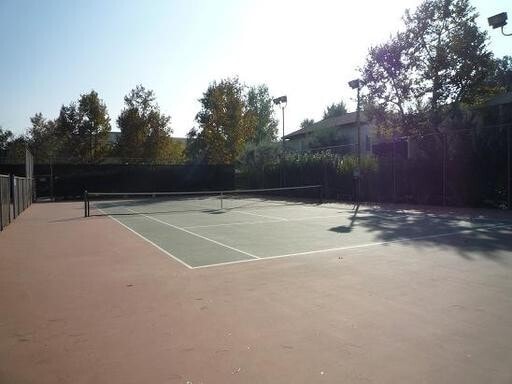 Building Photo - Cozy 2 Bedroom Condo in Valencia!