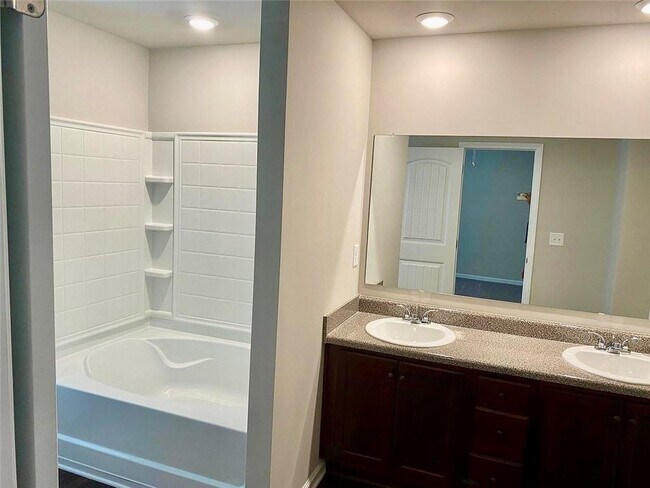 Building Photo - 537 Ruths Dr