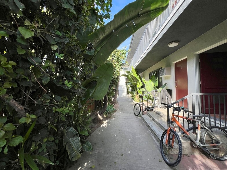 Building Photo - 12737 Matteson Ave