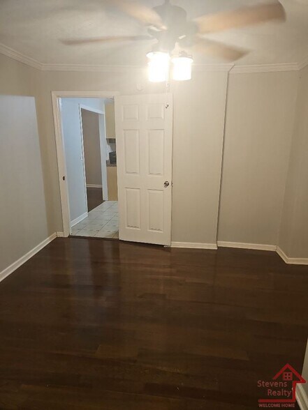 Building Photo - 2412 Chapel Ave