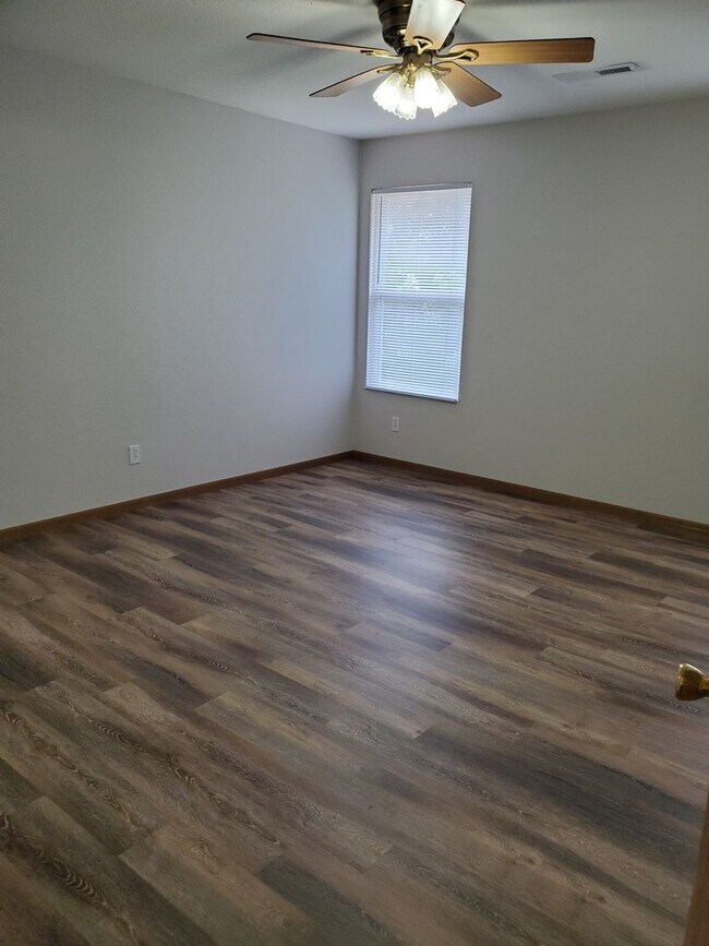Building Photo - Beautiful home near Lake Sherwood. Washbur...