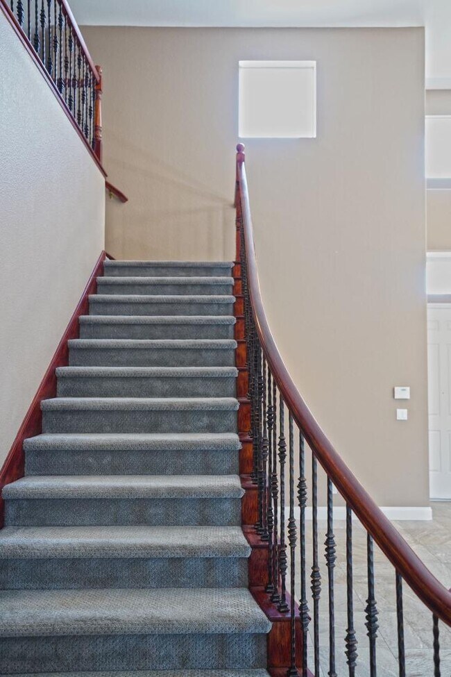 Building Photo - 1074 Vineyard Dr