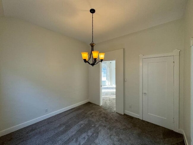 Building Photo - 2.0 bedroom in Los Angeles California 90048