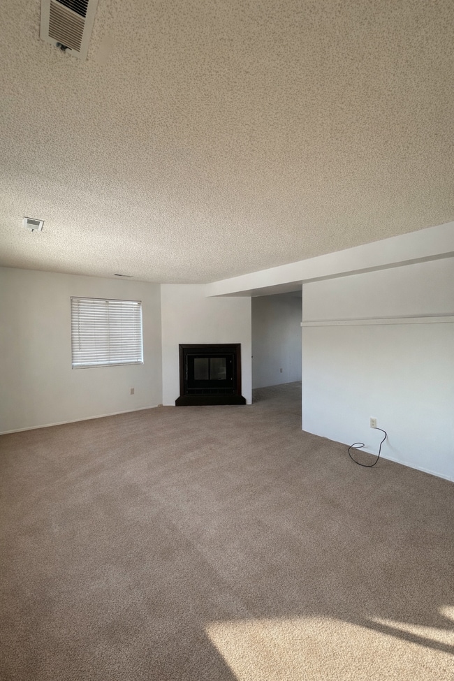 Building Photo - Denali St