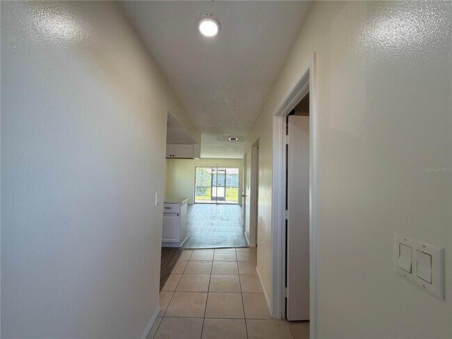 Building Photo - 2619 Magdalina Dr