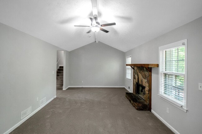 Building Photo - Beautiful 3-bedroom 2 bath home on a good-sized lot!