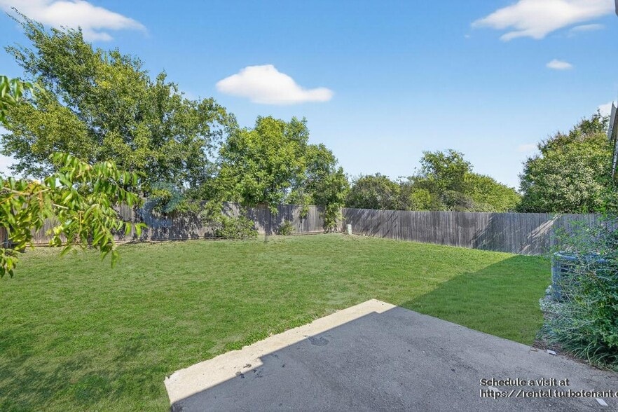 Building Photo - 9100 Warren Dr