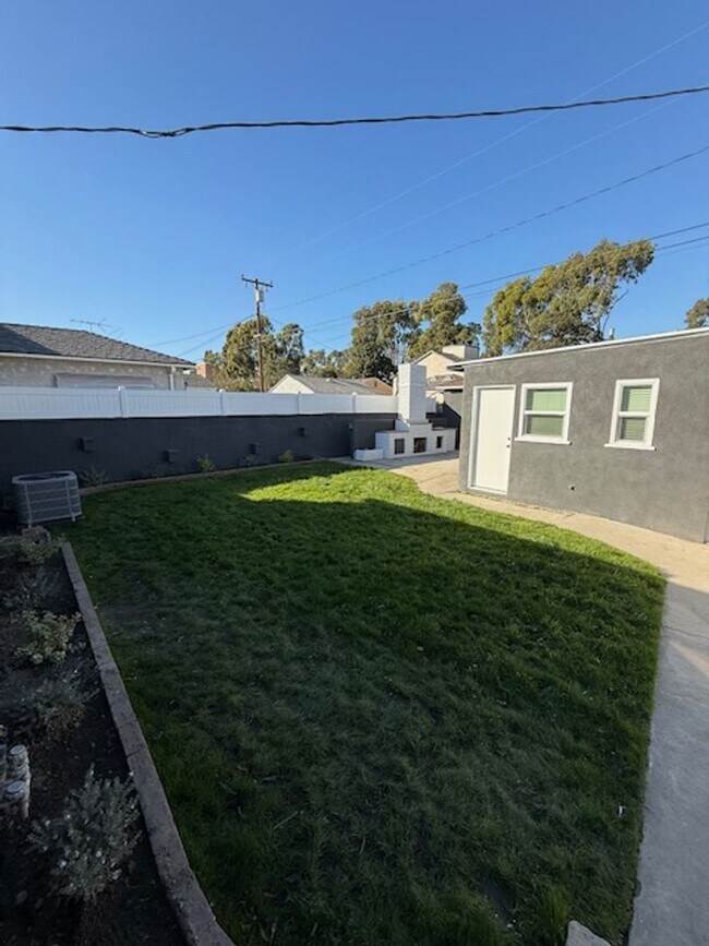 Building Photo - CHARMING REMODELED 3 BEDROOM / 2 BATH HOME