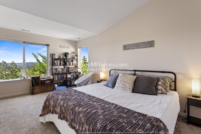 Building Photo - Four Bedroom Home with Amazing Views in Bull Mountain!