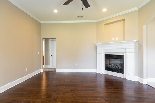 Building Photo - 515 Palm Breeze Dr