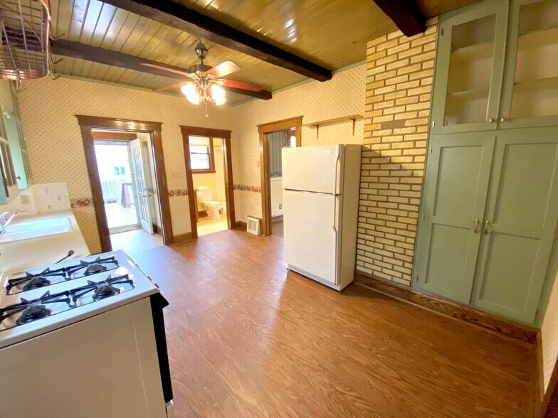 Building Photo - 837 Parkview St NE