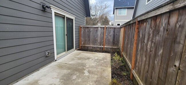 Building Photo - 4417 N Gantenbein Ave
