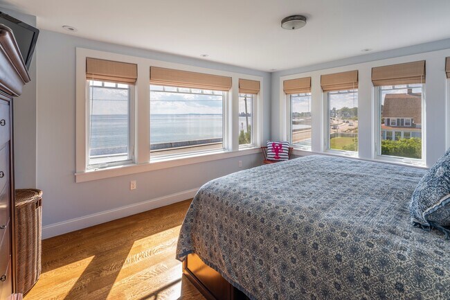 Building Photo - 159 Beach Ave