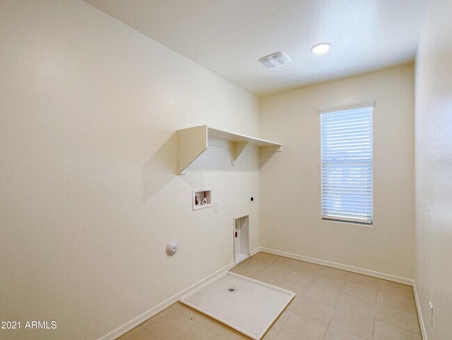 Building Photo - 8847 Fleetwood Ln