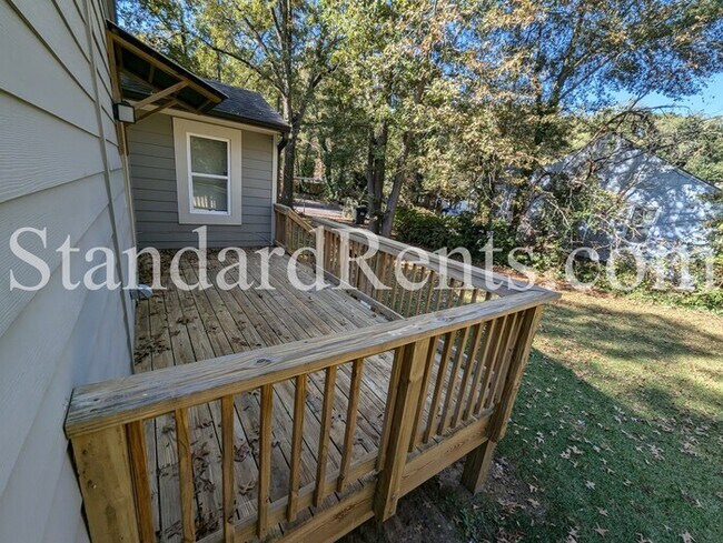 Building Photo - Cute Bungalow in Colonial Hills Neighborhood