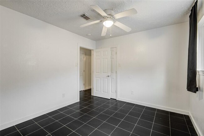 Building Photo - 835 Hidden Canyon Rd