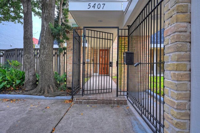 Building Photo - 5407 John Dreaper Dr