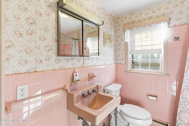 Building Photo - 204 Neptune Pl