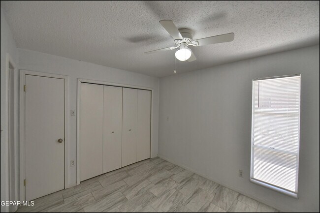Building Photo - 8400 Parkland Dr