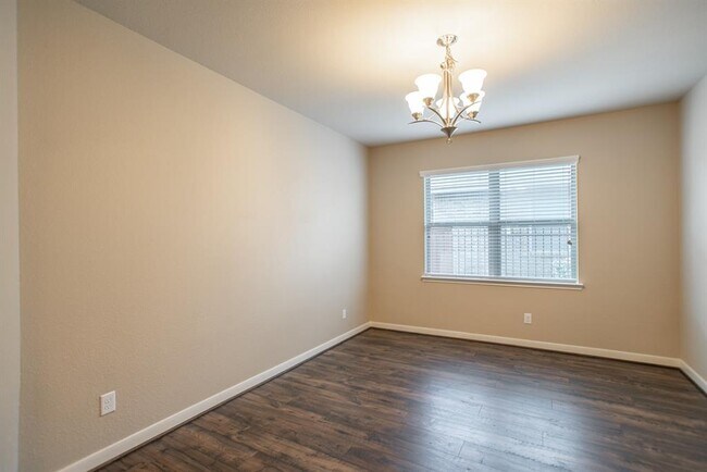 Building Photo - 99 West Wading Pond Circle