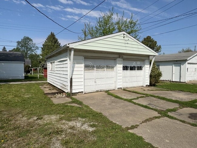 Building Photo - 2125 N Purdum St