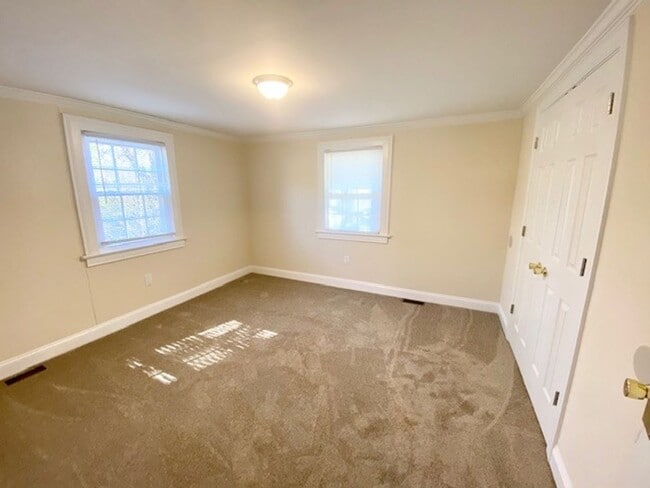 Building Photo - 2 Bedroom Home w/ a huge deck and yard