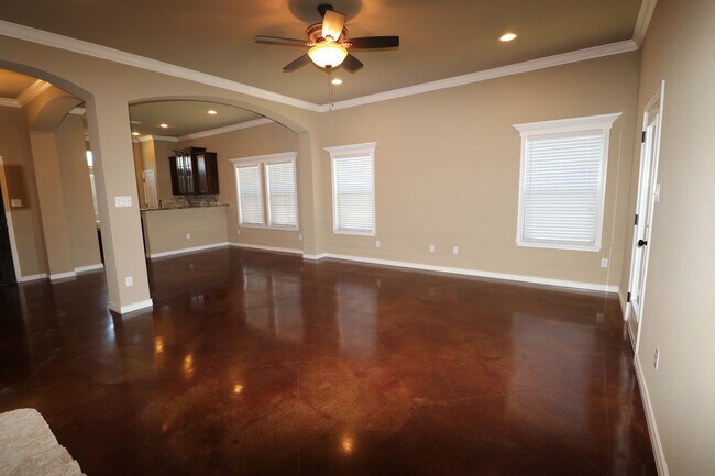 Building Photo - 3005 Stallion Dr