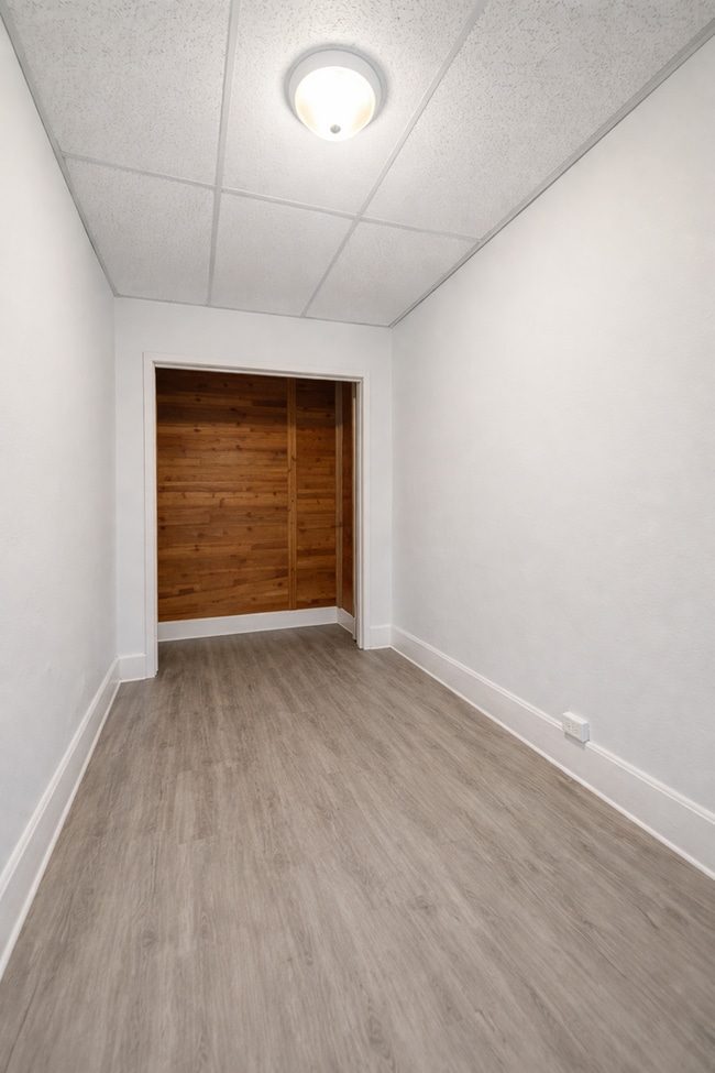 Building Photo - 907 Forest St