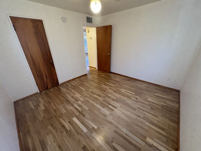 Building Photo - Centrally located Gem for rent