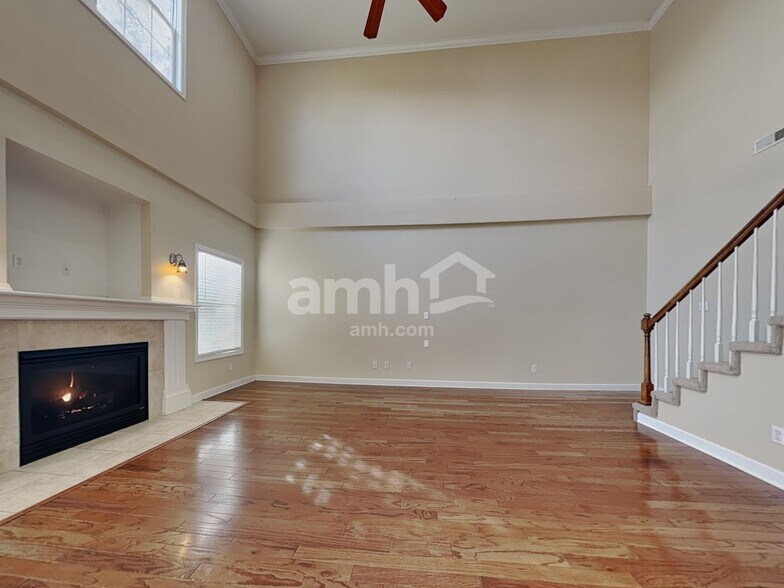 Building Photo - 1641 Silver Oak Ln