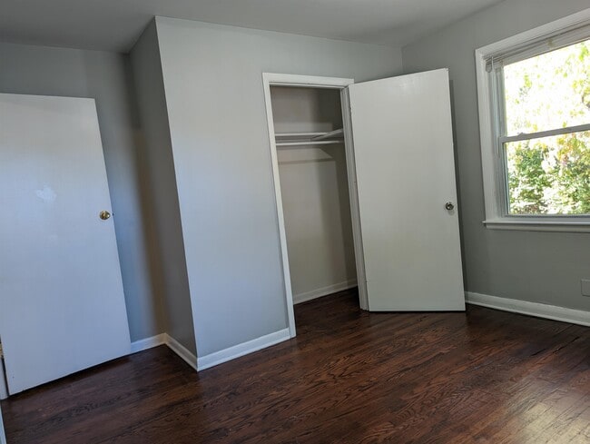 Building Photo - 2400 Hammond Dr