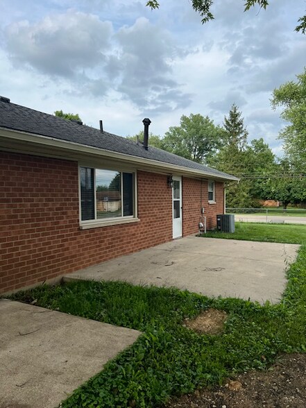 Building Photo - 6515 Oak Hill Dr