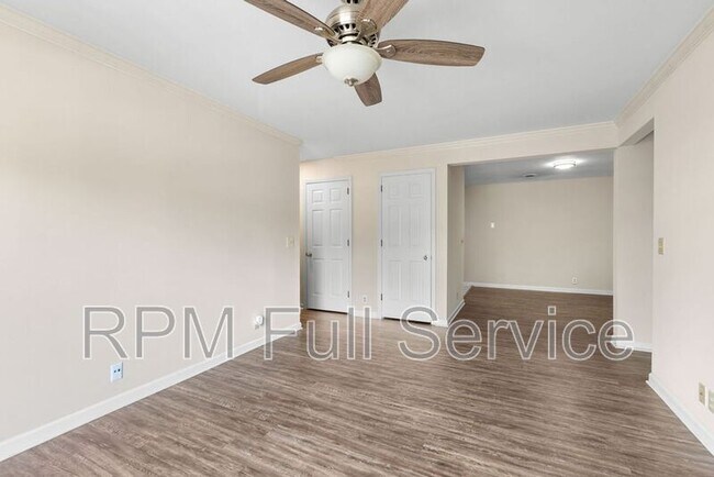 Building Photo - 135 Hicks Rd