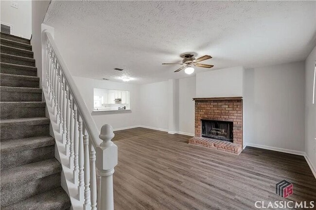 Building Photo - 209 Highland Park Dr